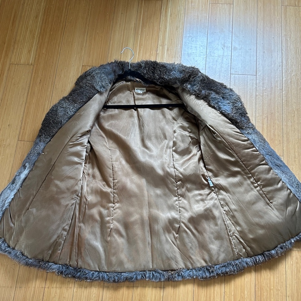 Luxurious Rabbit Fur Coat - Picture 5 of 6